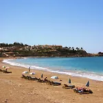 Aura Holiday Villas *
