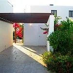 Villa Aura