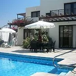 Aura Villa *